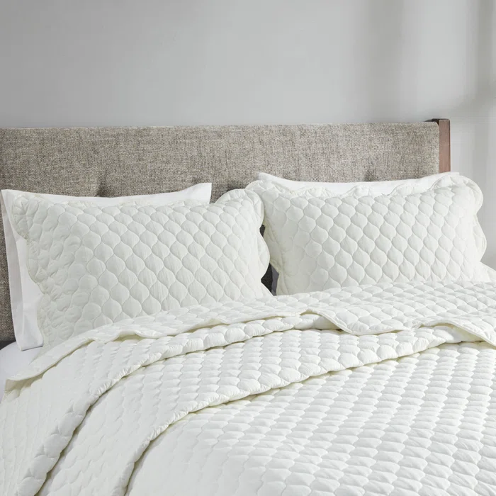 Ivory Full Microfiber Reversible Scalloped Quilt Set